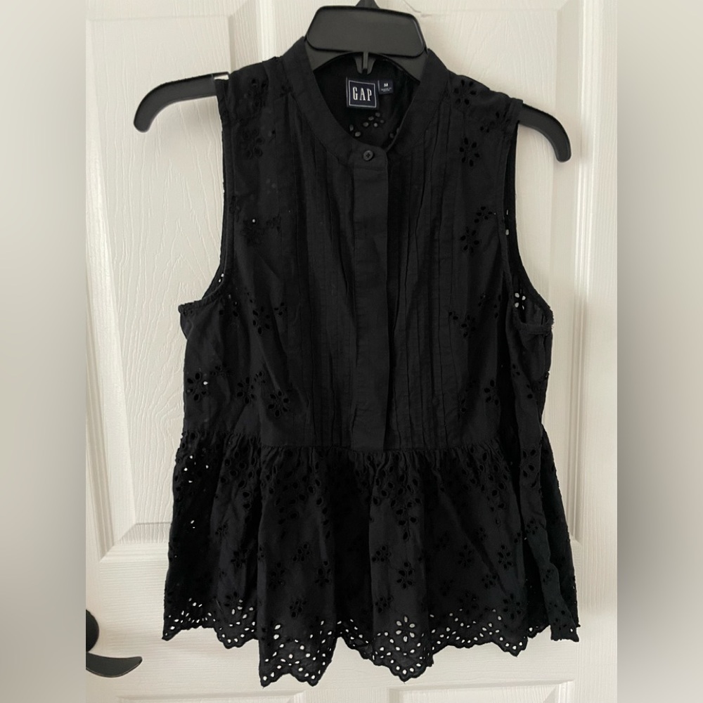 GAP Black Eyelet Sleeveless Peplum Blouse